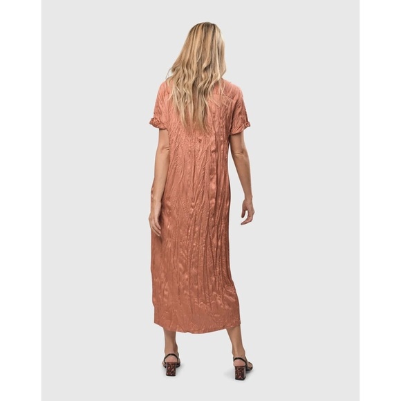 Alembika • Crinkle Maxi Shirtdress Short Sleeve in Soft Coral Pink - Picture 5 of 12
